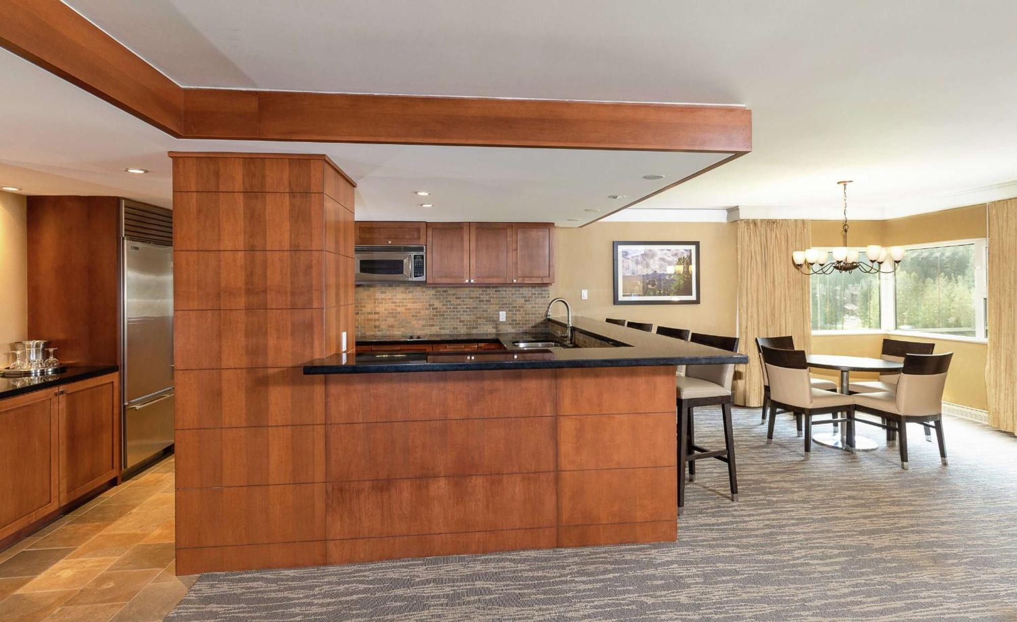 Hilton Whistler Resort & Spa Экстерьер фото